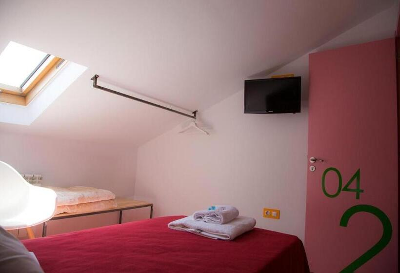 اتاق استاندارد چهار تخته, Pension Restaurante Casa Camiño