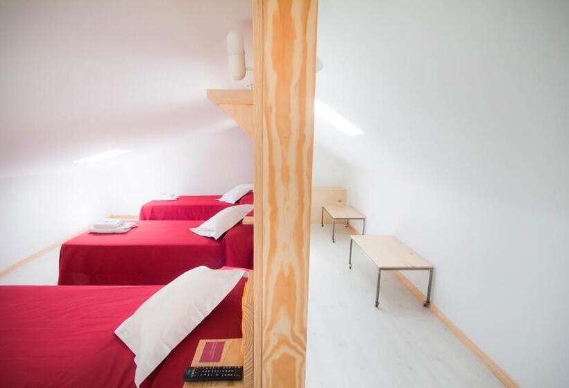 اتاق استاندارد سه نفره, Pension Restaurante Casa Camiño