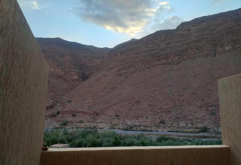 Chambre Triple Standard, Kasbah Hotel Camping Jurassique