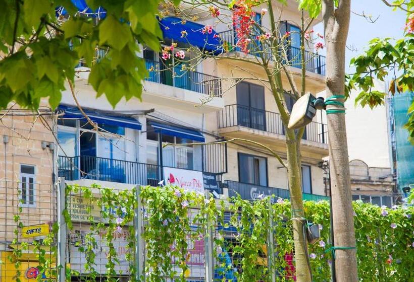 اتاق استاندارد با سرویس بهداشتی مشترک, Marco Polo Party Hostel