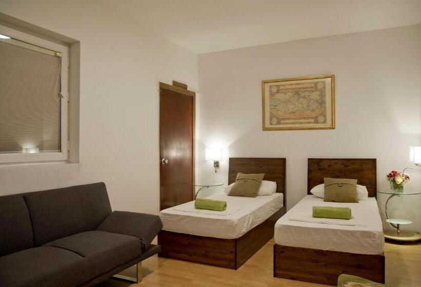اتاق استاندارد با سرویس بهداشتی مشترک, Marco Polo Party Hostel