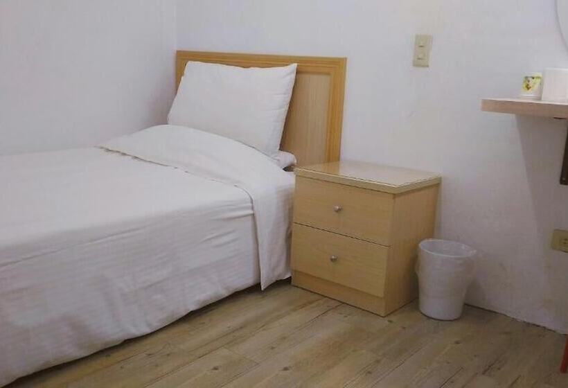 اتاق استاندارد یک نفره, Chia Rong Hostel