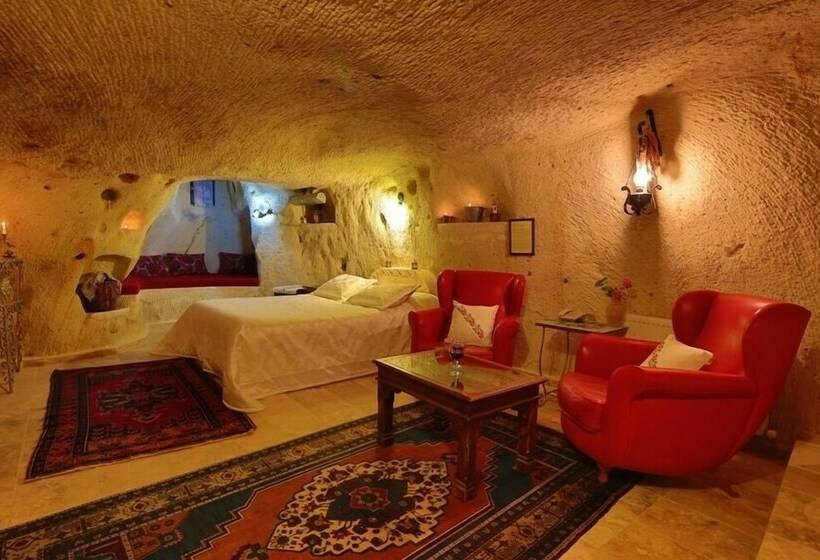 자쿠지 스위트, Jerveni Cave