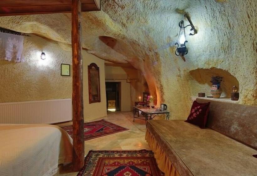 자쿠지 스위트, Jerveni Cave