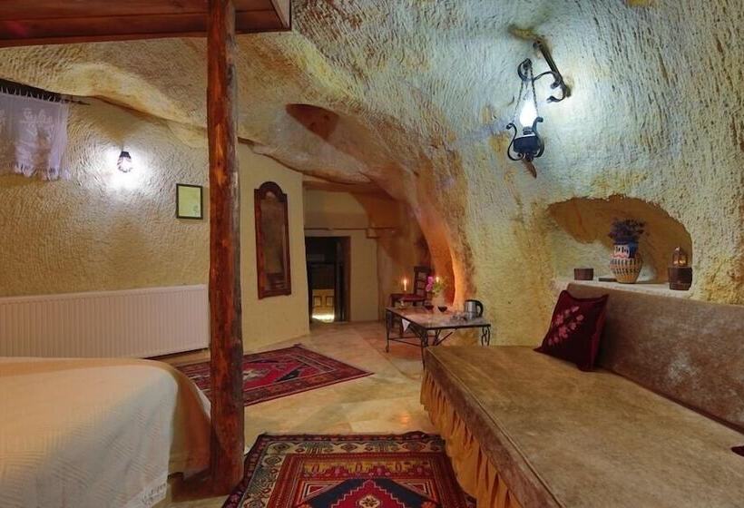 자쿠지 스위트, Jerveni Cave