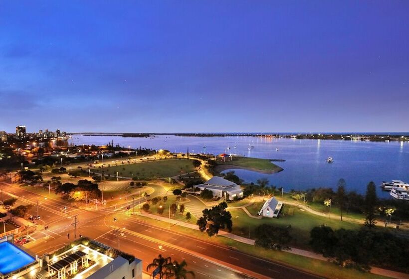 Апартаменты 2 Спальни, Palmerston Tower On Southport Broadwater