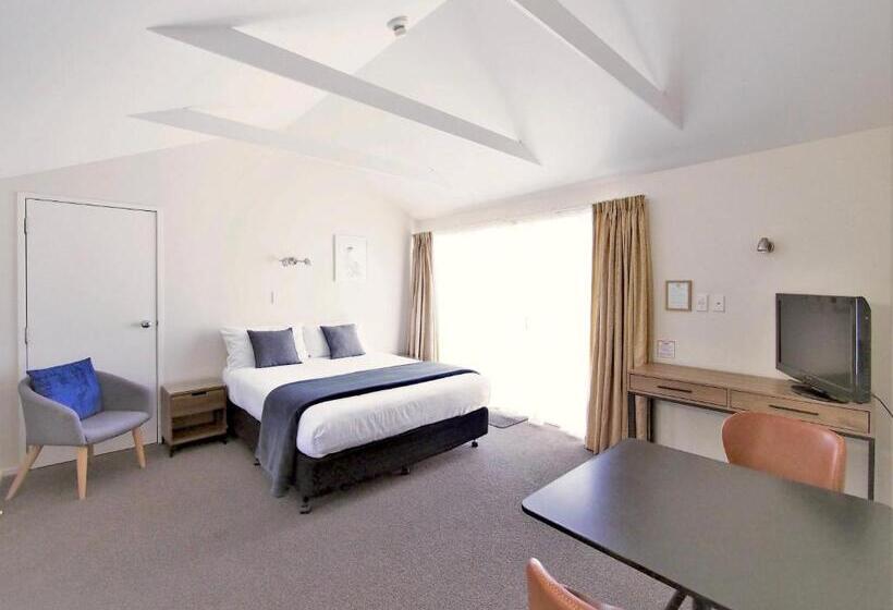 Дом 4 Спальни, Riverlodge Motel