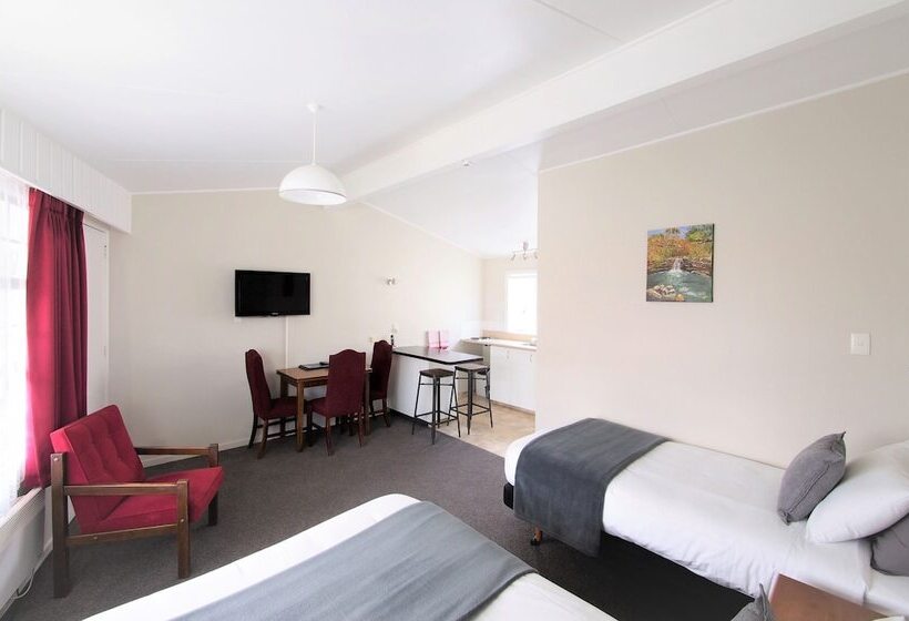 Студия Стандарт, Riverlodge Motel
