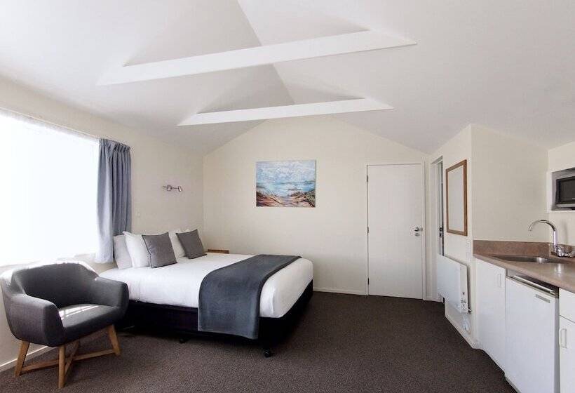 Студия Deluxe, Riverlodge Motel