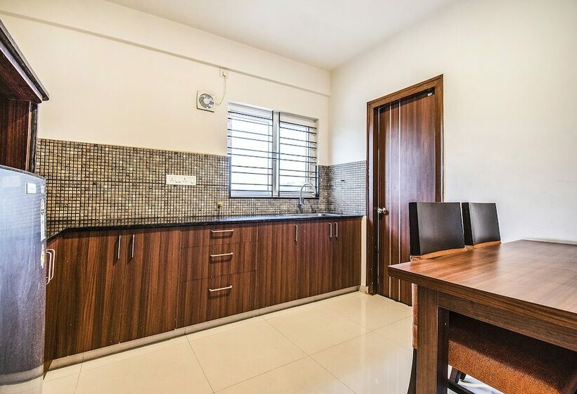 스위트, Fabhotel Oakwoods Serai