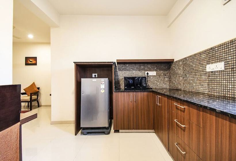 스위트, Fabhotel Oakwoods Serai