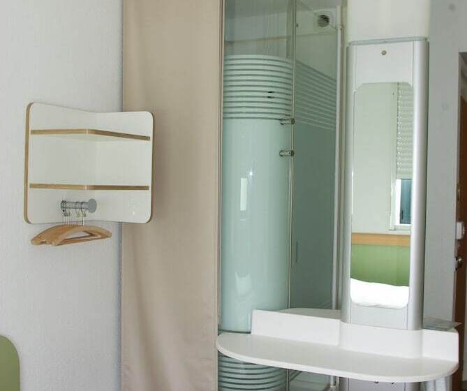 اتاق استاندارد سه نفره, Ibis Budget Castelnaudary  A61