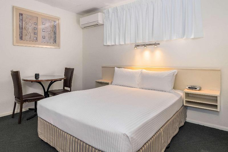 اتاق سوپریور, The Ostrich Inn Colnbrook London Heathrow