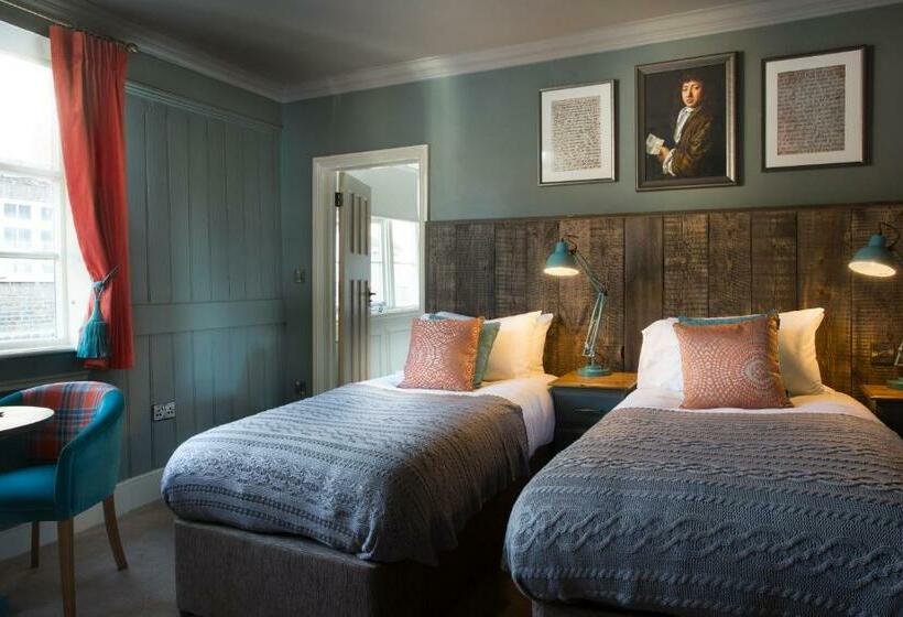 اتاق سوپریور, The Ostrich Inn Colnbrook London Heathrow