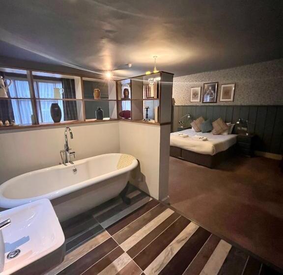 اتاق سوپریور خانوادگی, The Ostrich Inn Colnbrook London Heathrow