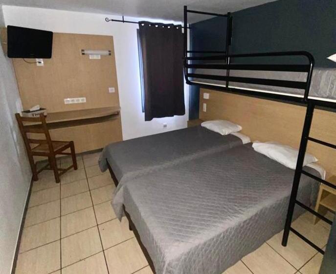 Номер Стандарт Трехместный, Confort Hôtel
