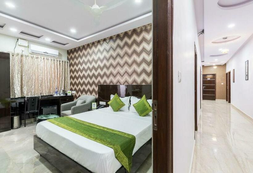 Номер Стандарт, Treebo Greenwood Premier Suites, Old Airport Road