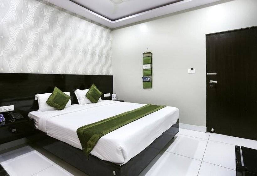 Номер Deluxe, Treebo Greenwood Premier Suites, Old Airport Road