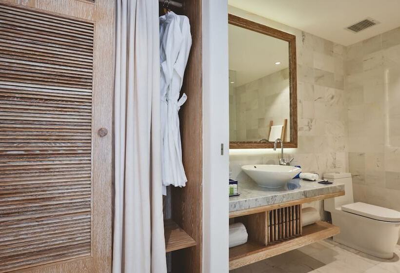 اتاق دلوکس با تخت کینگ و چشم‌انداز شهر, Risemount Premier Resort Danang
