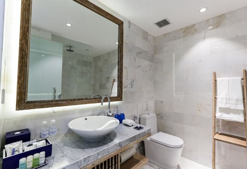 سوییت با چشم‌انداز استخر, Risemount Premier Resort Danang