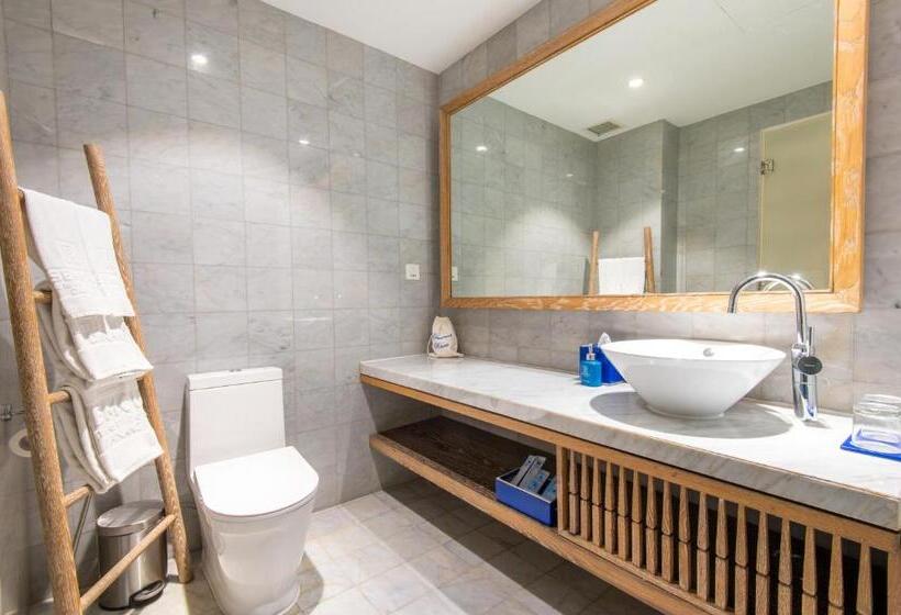 سوییت با چشم‌انداز استخر, Risemount Premier Resort Danang