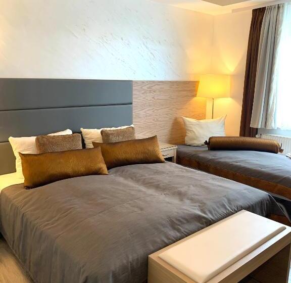 Семейный Номер, Boutique Hotel Goldene Henne