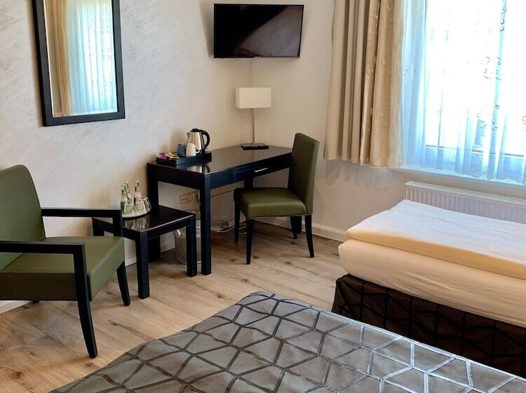 Семейный Номер, Boutique Hotel Goldene Henne
