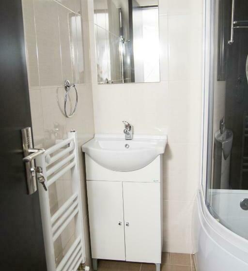 اتاق استاندارد با تخت بزرگ, Hostel Karisma