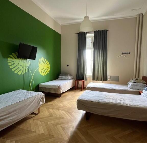 Номер Стандарт Четырехместный Совместный Санузел, Carlstad Sport Hostel