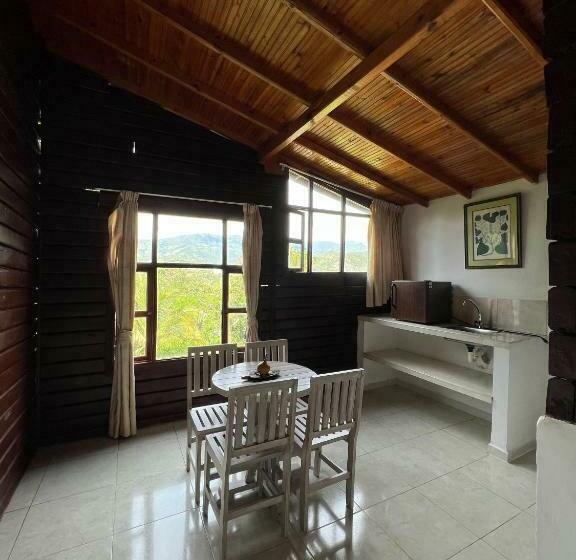 بنجلو عائلى, Villeta Resort