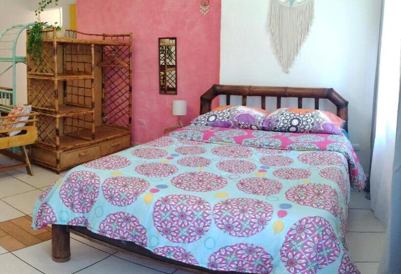 Апартаменты 2 Спальни, Cool Vibes Beach Hostel