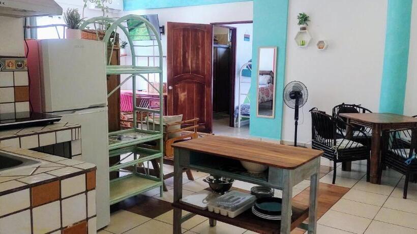 Апартаменты 2 Спальни, Cool Vibes Beach Hostel