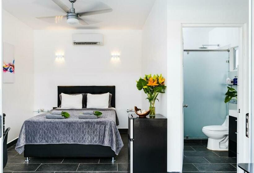 Номер Premium Вид на Бассейн, In The Shade Hotel   Coworking   300mbit   Adults Only