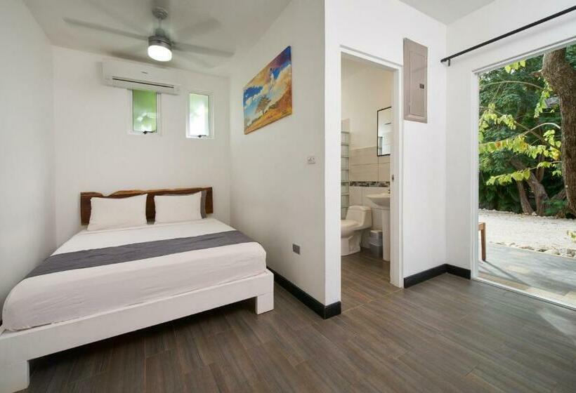 Номер Premium Вид на Бассейн, In The Shade Hotel   Coworking   300mbit   Adults Only