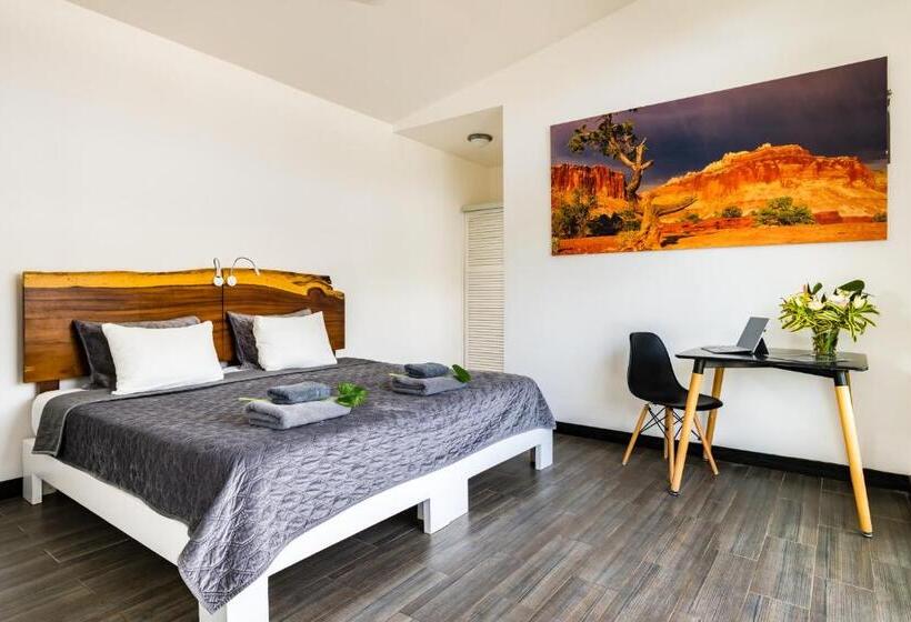 Quarto Deluxe Cama King, In The Shade Hotel   Coworking   300mbit   Adults Only