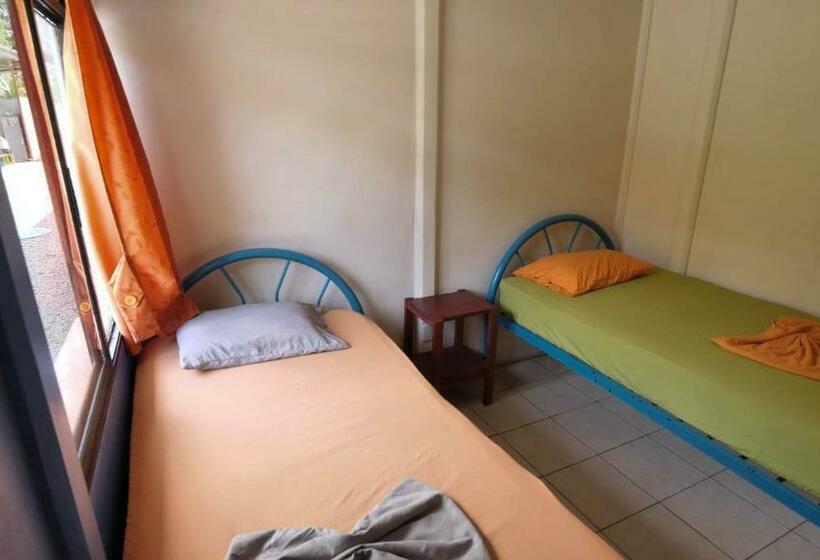 스탠다드 룸 공동 욕실, Kalunai Hostel