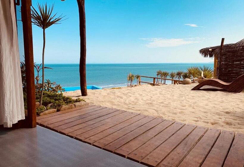 بانگلوی لوکس, La Playa