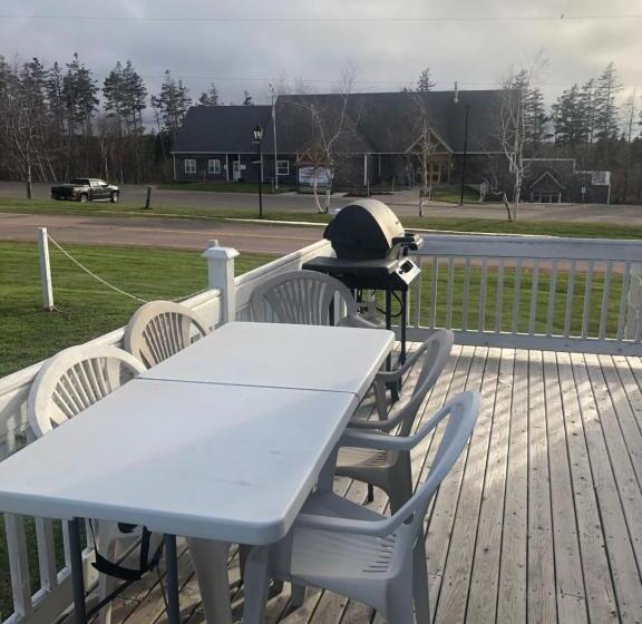 침실 3개 아파트, The Cavendish Motel