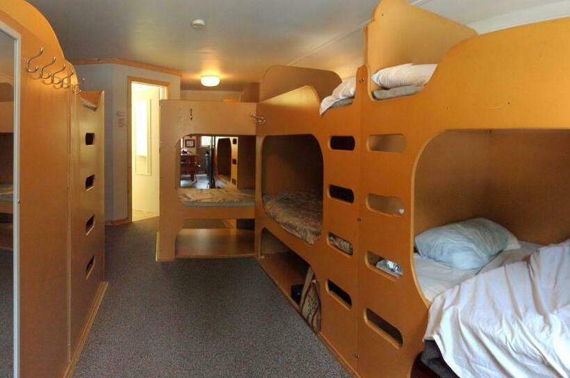 共用房间的床, Hi Castle Mountain Hostel