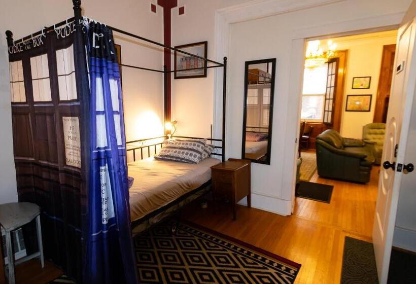 Łóżko we Wspólnym Pokoju, Pring Guesthouse