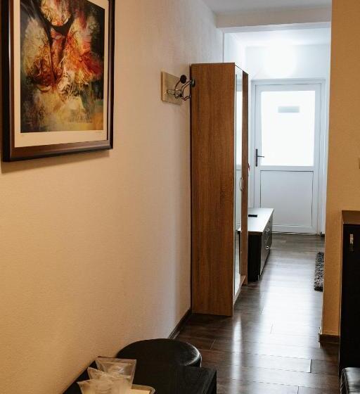 سوییت جونیور, Pensiunea Pictorilor