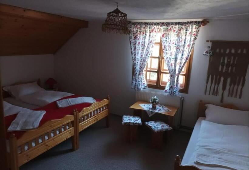 דירת שלושה חדרים, Zoltán & Erika Panzió Parajd