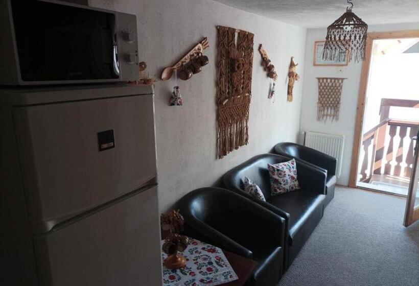 דירת שלושה חדרים, Zoltán & Erika Panzió Parajd