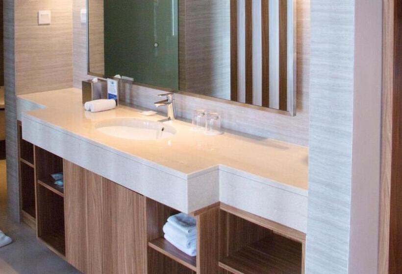 스위트 킹사이즈 침대, Holiday Inn Express Baruna, An Ihg