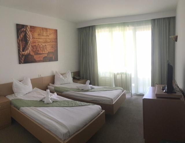标准间, Pirates Resort