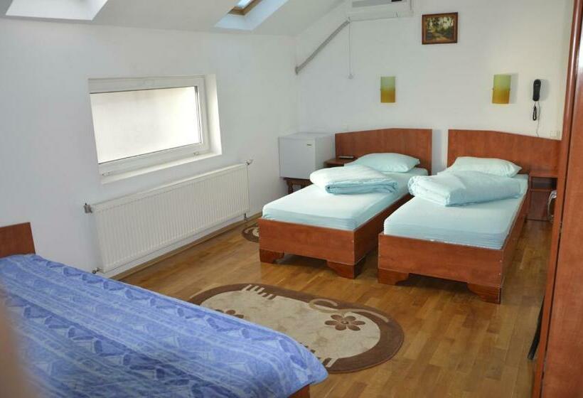 Номер Стандарт Трехместный, Motel Buti