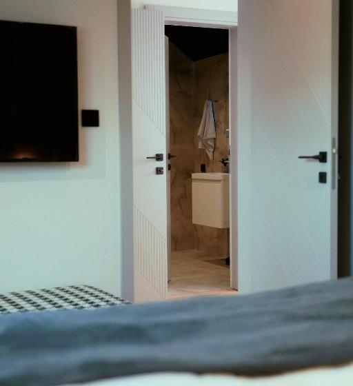 1 Bedroom Penthouse Apartment, Plaza