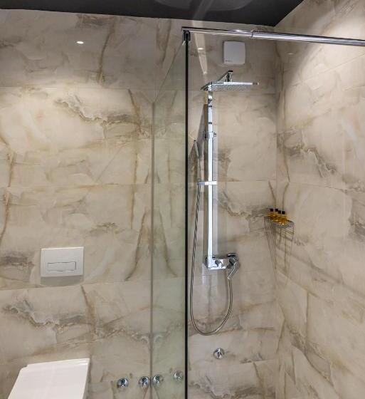 1 Bedroom Penthouse Apartment, Plaza