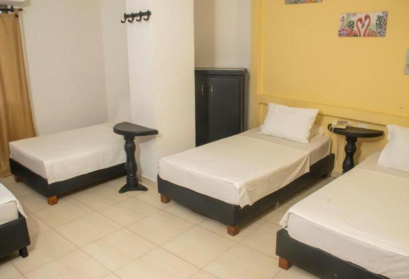 اتاق استاندارد چهار تخته, Central