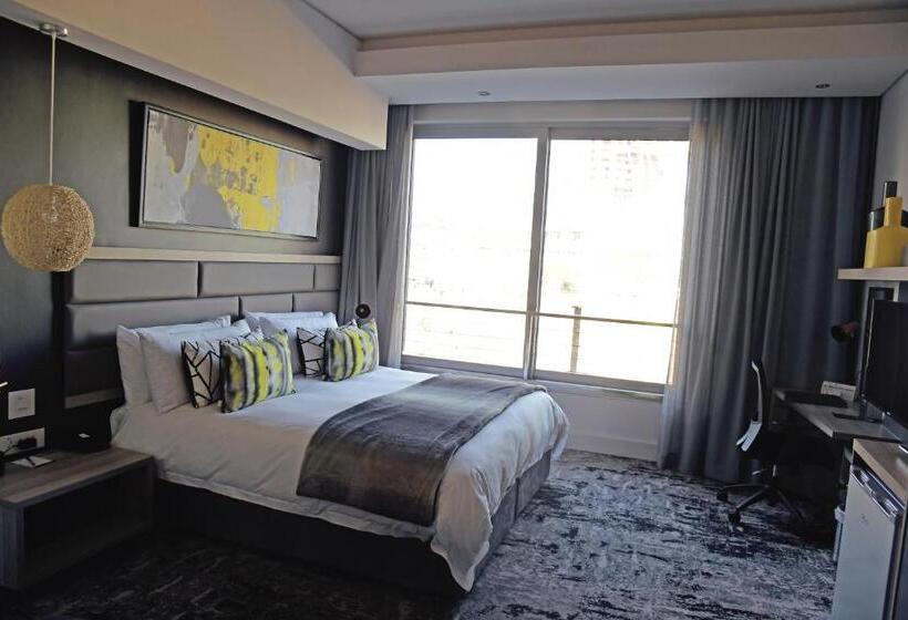 Номер Executive, The Capital Menlyn Maine